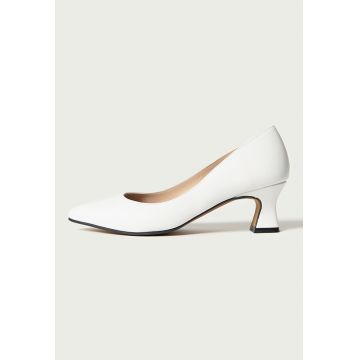 Pantofi de piele cu varf ascutit Pantofi de piele cu varf ascutit