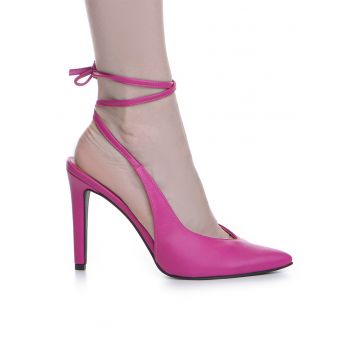 Pantofi din piele cu aspect petrecut si varf ascutit