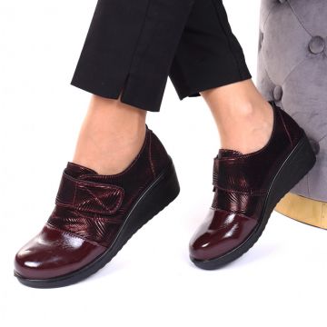 Pantofi bordo cu platforma Emelia