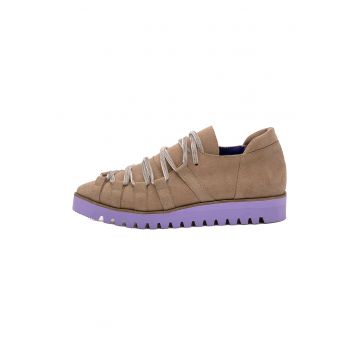 Pantofi de piele intoarsa cu varf ascutit Pantofi de piele intoarsa cu varf ascutit