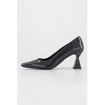 Pantofi din piele ecologica cu varf ascutit si aspect lacuit