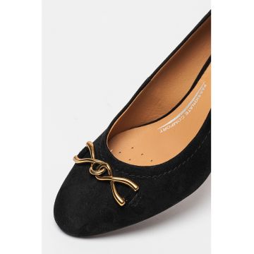 Pantofi din piele intoarsa cu aplicatie cu lant