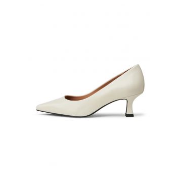 Pantofi de piele cu varf ascutit
