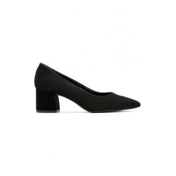 Pantofi de piele intoarsa cu toc masiv si varf ascutit