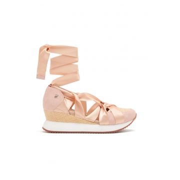 Pantofi cu talpa wedge si sireturi din satin