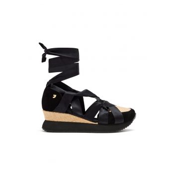 Pantofi cu talpa wedge si sireturi din satin