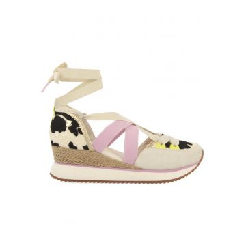 Pantofi cu talpa wedge si insertii din piele intoarsa