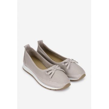 Pantofi dama taupe din piele cu perforatii fine