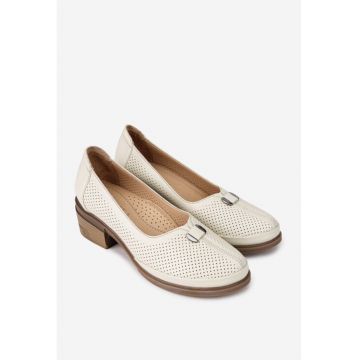 Pantofi dama bej din piele perforata