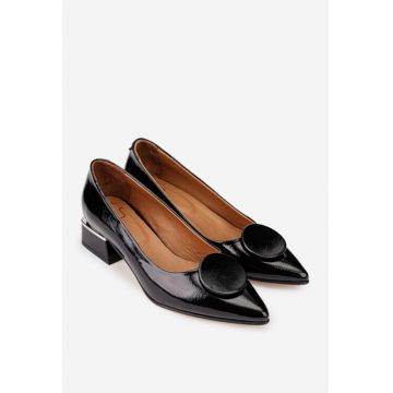 Pantofi dama  din piele lacuita neagra cu ornament