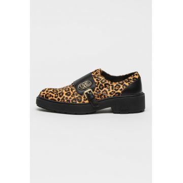 Pantofi cu animal print si catarama