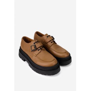 Pantofi dama taupe din piele texturata cu siret si catarama