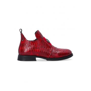 Pantofi din piele lacuita cu aspect de piele de crocodil si detaliu logo