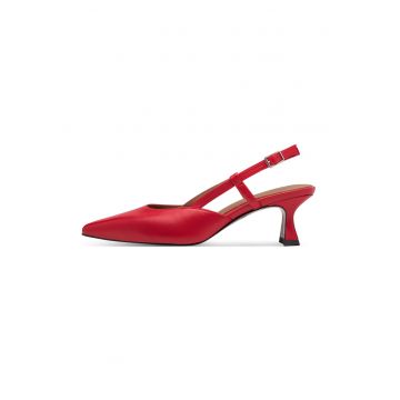 Pantofi de piele cu toc si catarama Pantofi de piele cu toc si catarama
