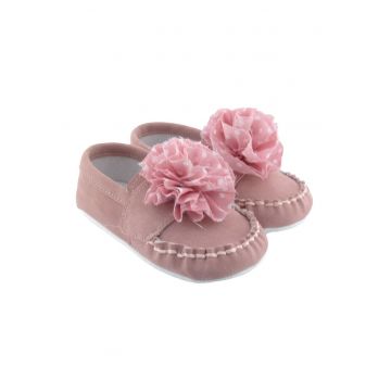 Pantofi din piele intoarsa cu aplicatie florala