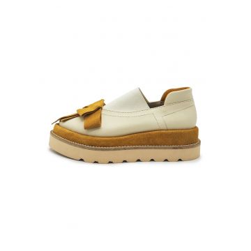 Pantofi din piele cu garnituri din piele intoarsa