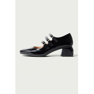 Pantofi din piele lacuita cu barete cu catarama