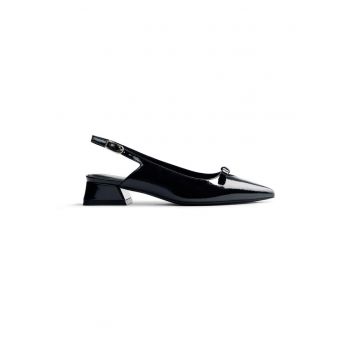 Pantofi slingback cu aspect lacuit