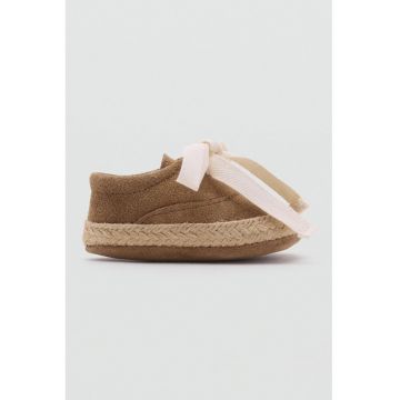 Botosei din piele intoarsa