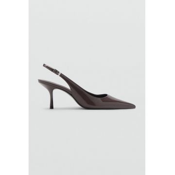 Pantofi din piele lacuita cu varf ascutit