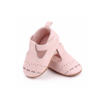 Pantofiori roz cu model decupat (Marime Disponibila: 3-6 luni (Marimea 18 incaltaminte))