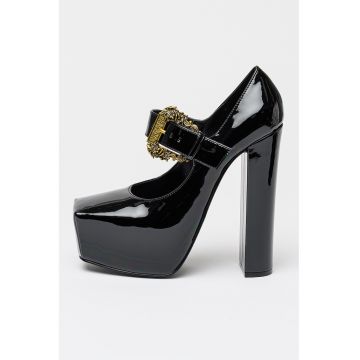 Pantofi cu aspect lacuit si toc masiv