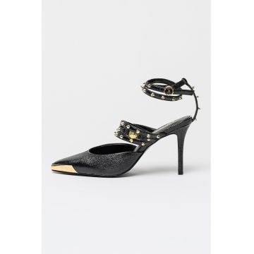 Pantofi cu varf ascutit si tinte