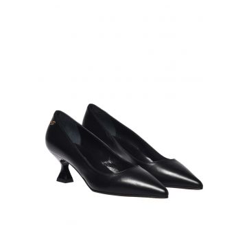 Pantofi din piele cu varf ascutit