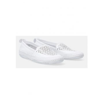 Pantofi cu talpa joasa din piele -