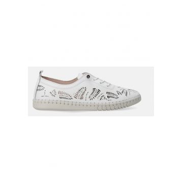Pantofi de piele cu model ajurat in forma de frunza