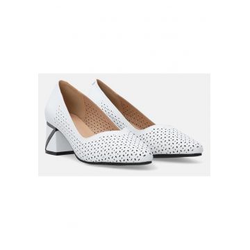 Pantofi din piele naturala cu design ajurat
