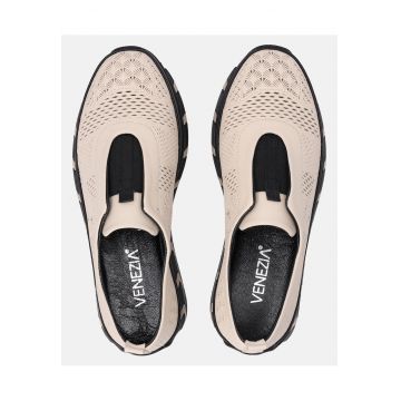 Pantofi cu talpa inalta si model ajurat