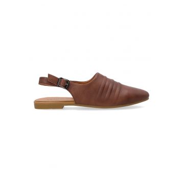 Pantofi cu talpa joasa din piele naturala cu varf ascutit