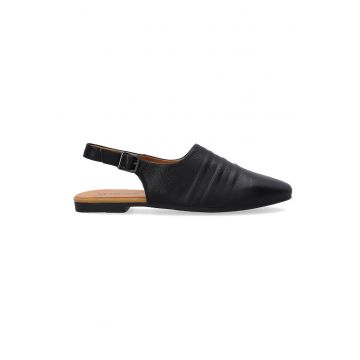 Pantofi din piele cu varf ascutit si talpa joasa