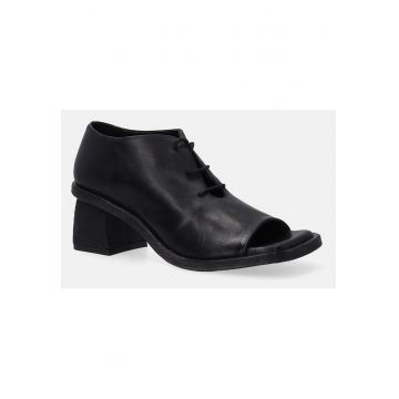 Pantofi din piele cu varf decupat si inchidere cu siret -