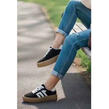 Pantofi dama  din piele intoarsa neagra accesorizati cu blanita