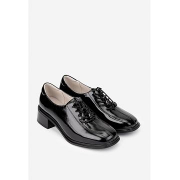 Pantofi dama NUR negri din piele lacuita cu siret elastic