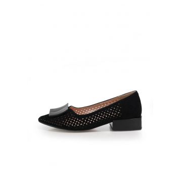 Pantofi din piele intoarsa cu model cu perforatii - Negru