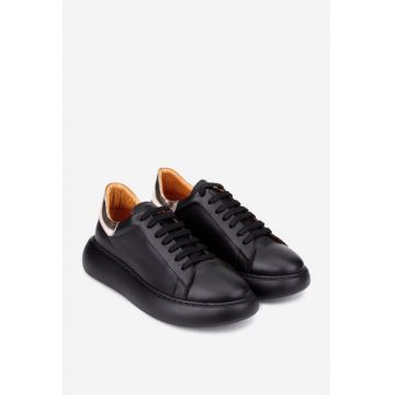 Pantofi dama din piele naturala neagra cu detaliu auriu
