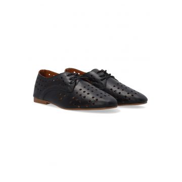 Pantofi de piele cu model ajurat