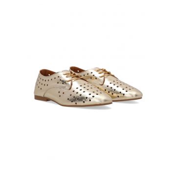 Pantofi din piele cu model ajurat si aspect metalizat