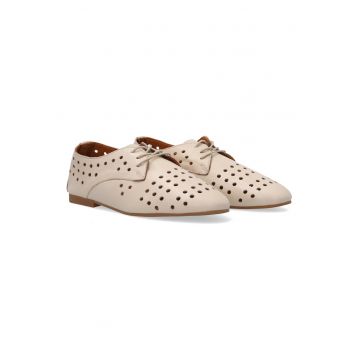 Pantofi din piele cu model ajurat