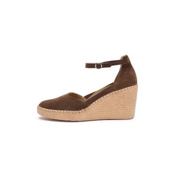 Pantofi wedge din piele intoarsa cu bareta pe glezna - Maro inchis
