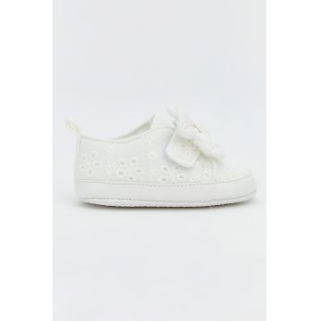 Pantofi cu velcro si funde decorative - Alb optic