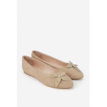 Balerini dama bej din piele intoarsa cu floare bej