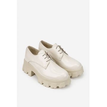 Pantofi dama bej deschis din piele lacuita