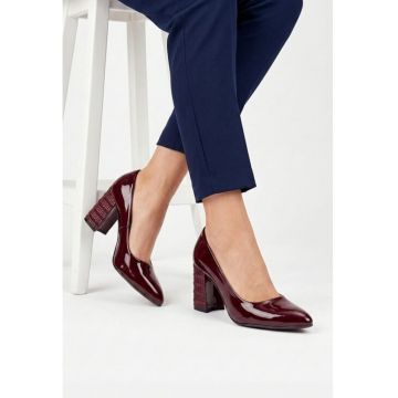 Pantofi dama bordo din piele lacuita cu toc deosebit