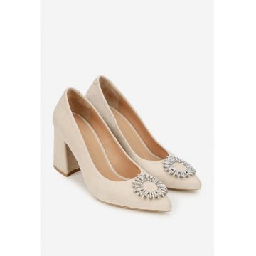 Pantofi dama NUR bej din piele intoarsa cu ornament