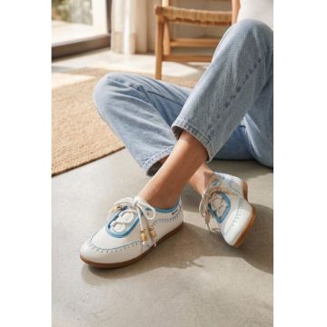 Pantofi dama NUR din piele alba cu detalii bleu